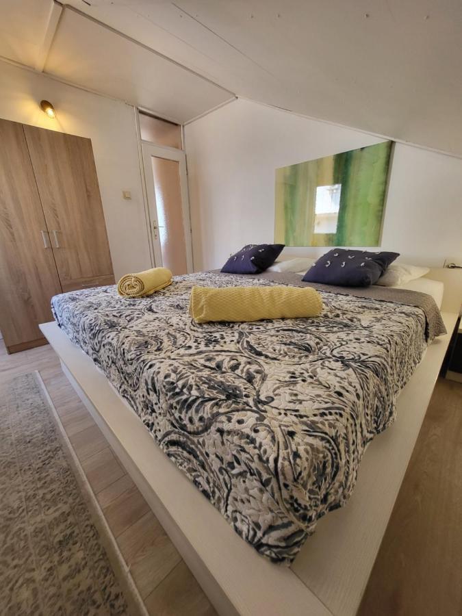 ApartmaniinПримоштен Екстер'єр фото