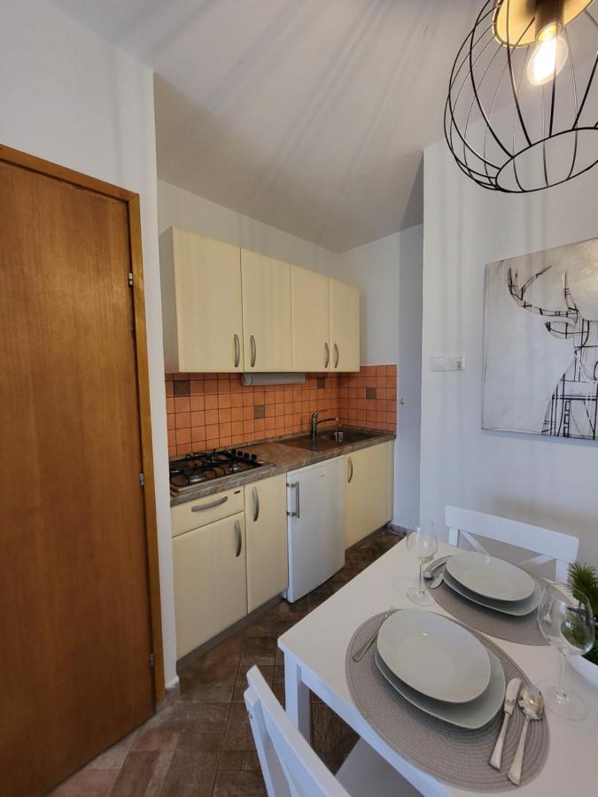 ApartmaniinПримоштен Екстер'єр фото