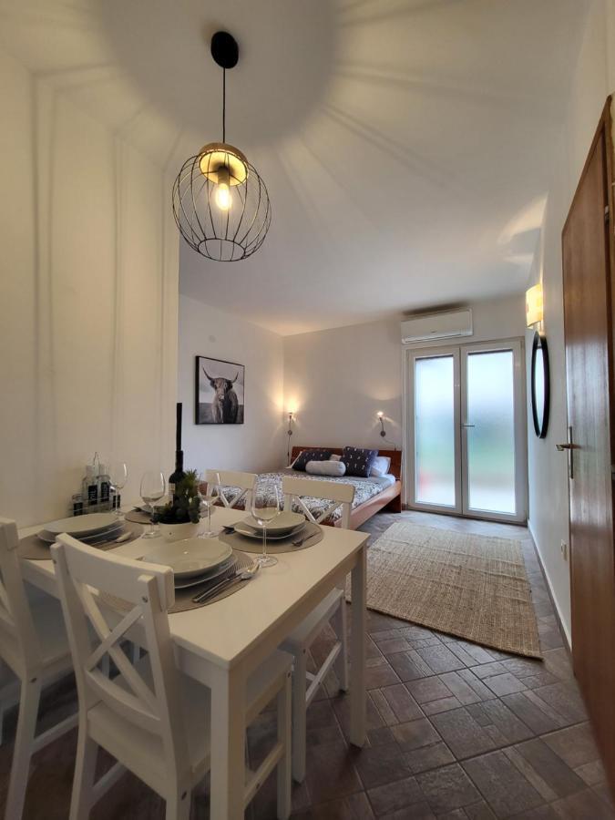 ApartmaniinПримоштен Екстер'єр фото